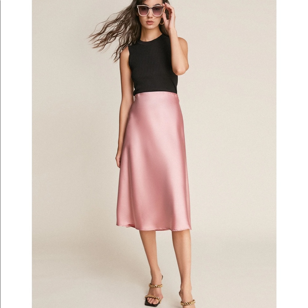 Blush satin skirt 💕 size small